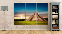 Laden Sie das Bild in den Galerie-Viewer, El Castillo Pyramid in Chichen Itza home art 3 panels