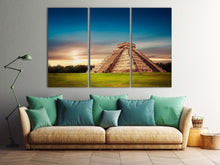Laden Sie das Bild in den Galerie-Viewer, El Castillo Pyramid in Chichen Itza living room 3 panels