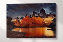 Laden Sie das Bild in den Galerie-Viewer, Laguna de Los Tres, Patagonia, Argentina canvas
